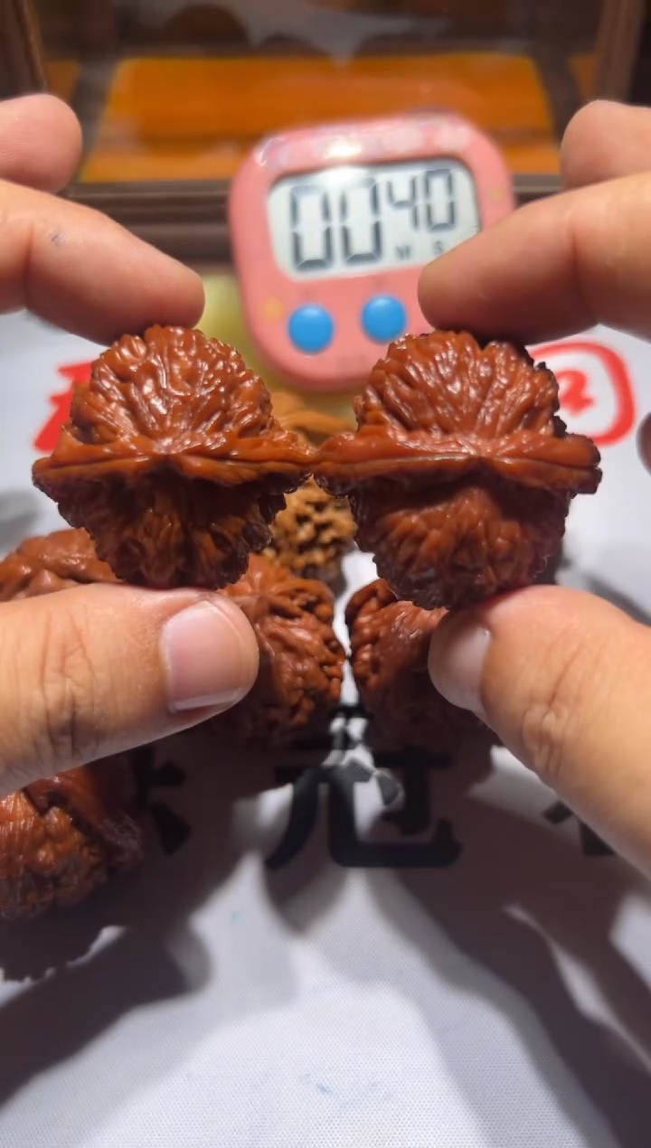 文玩核桃把件白狮子