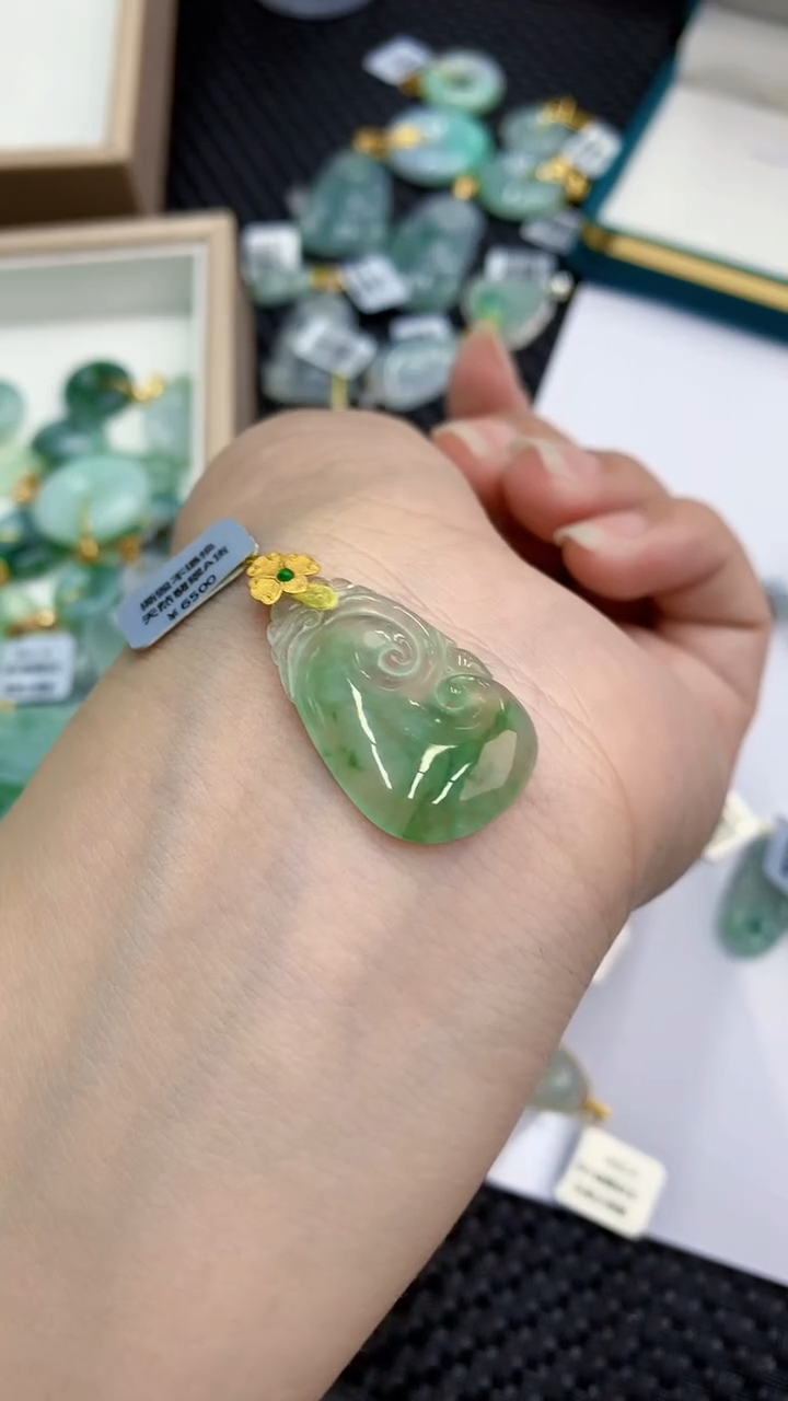 【闪购商品】翡翠颈饰18K金镶嵌            8