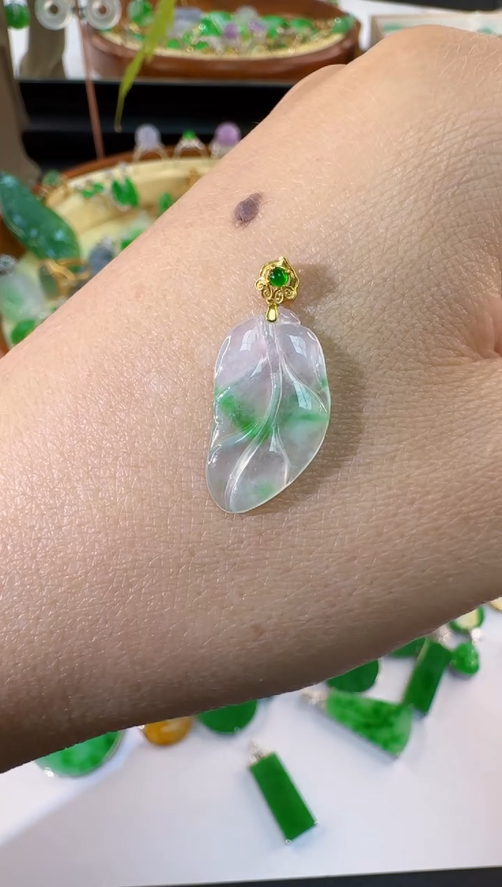 【闪购商品】翡翠颈饰18K金镶嵌缅甸A货翡翠叶子吊坠