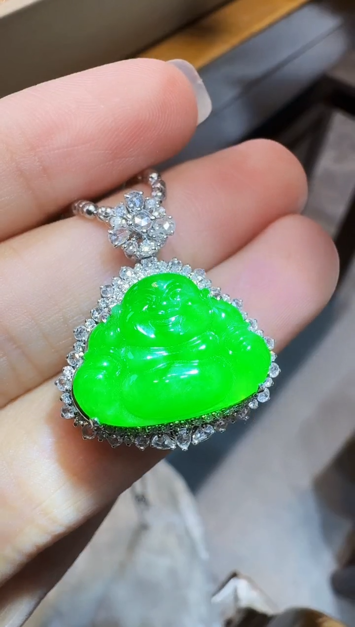 颈饰18K金镶嵌翡翠佛公