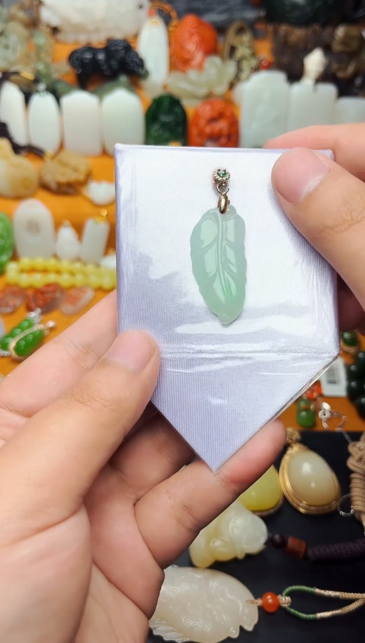 【闪购商品】翡翠颈饰未镶嵌叶子01