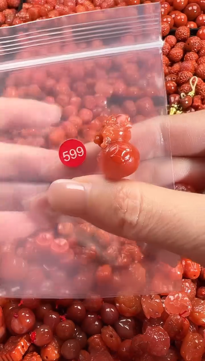 颈饰未镶嵌南红玛瑙1