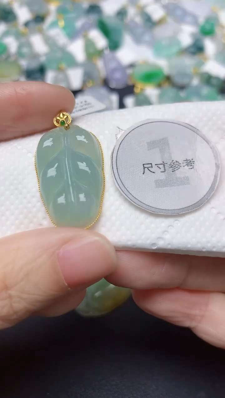 颈饰18K金镶嵌翡翠天然缅甸A货翡翠