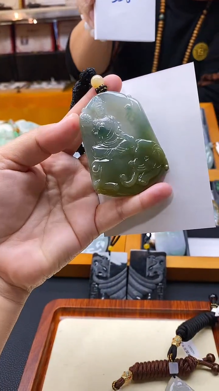 【闪购商品】翡翠颈饰未镶嵌挂件