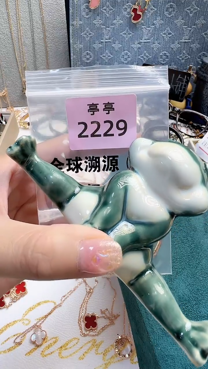 瓷片彧贤聚宝阁彧贤聚宝阁