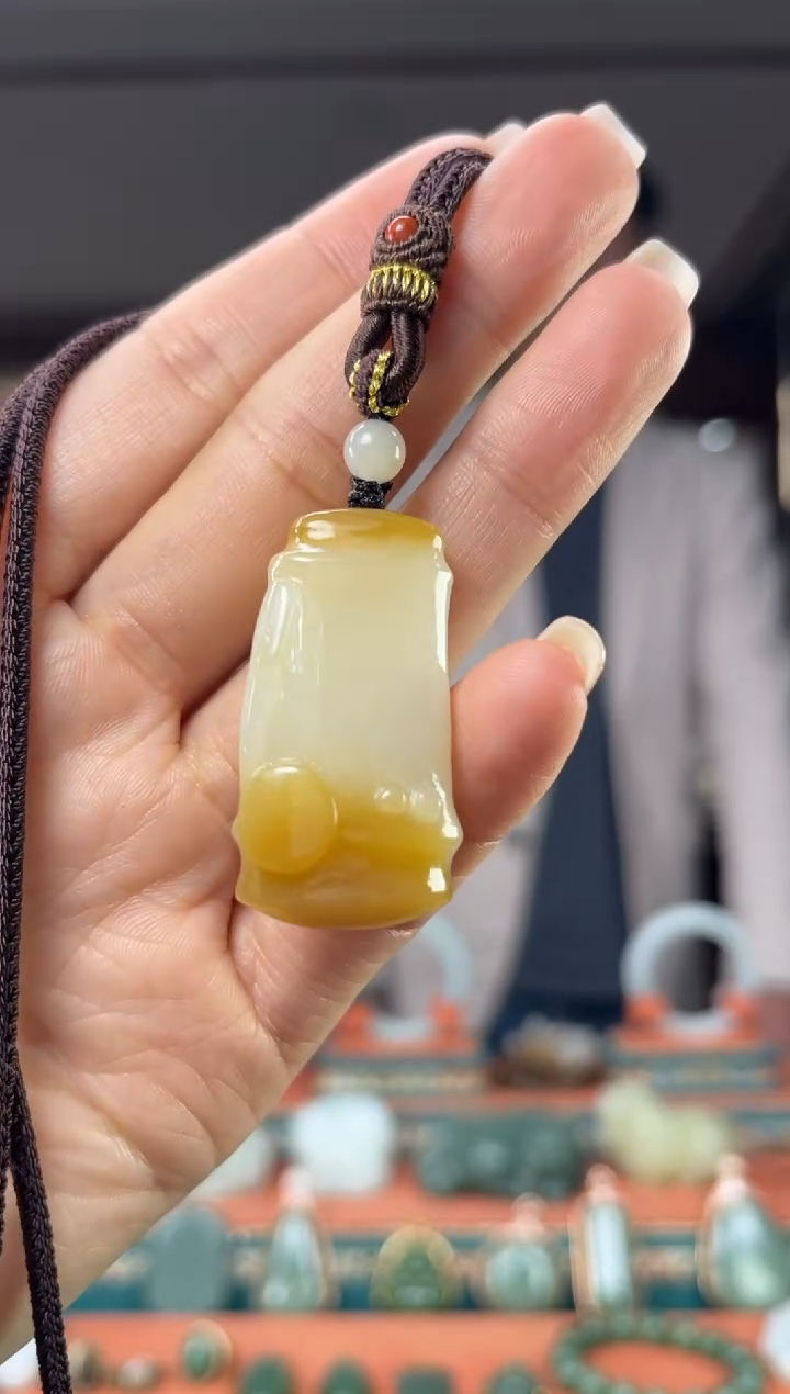 颈饰未镶嵌和田玉佩佩