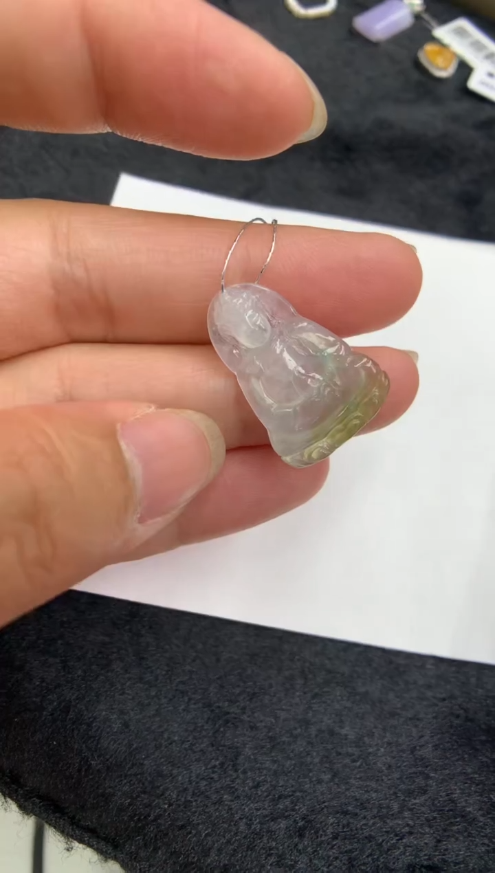 翡翠未镶嵌颈饰观音