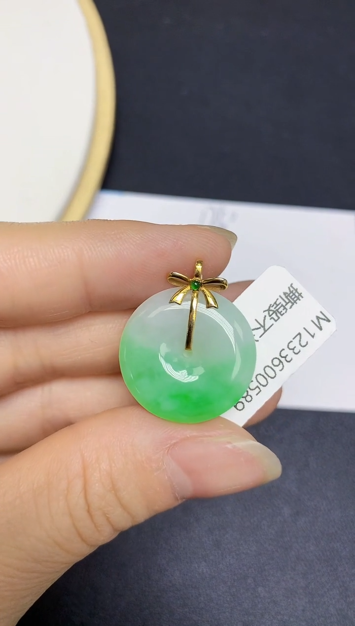 翡翠18K金镶嵌颈饰 天然翡翠A货