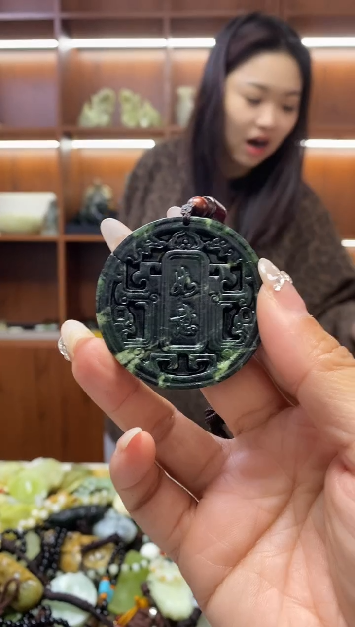 未镶嵌岫玉吊坠   