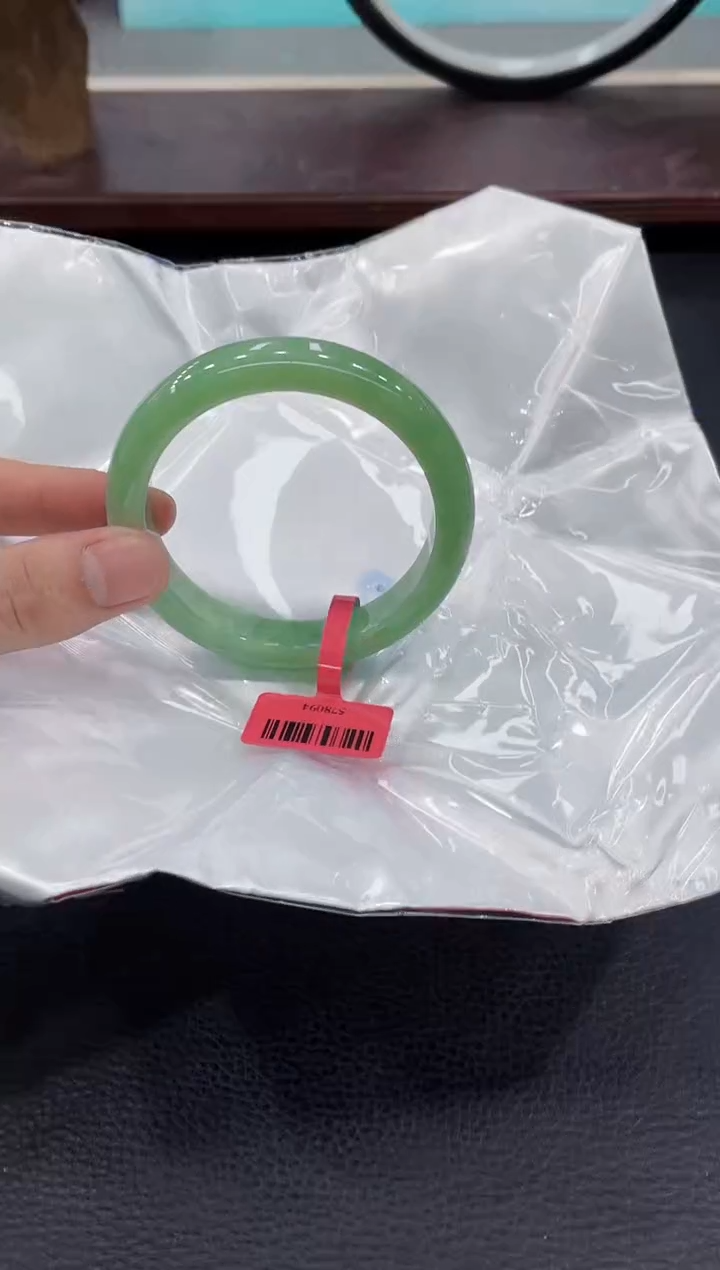 【闪购商品】翡翠手镯未镶嵌手镯