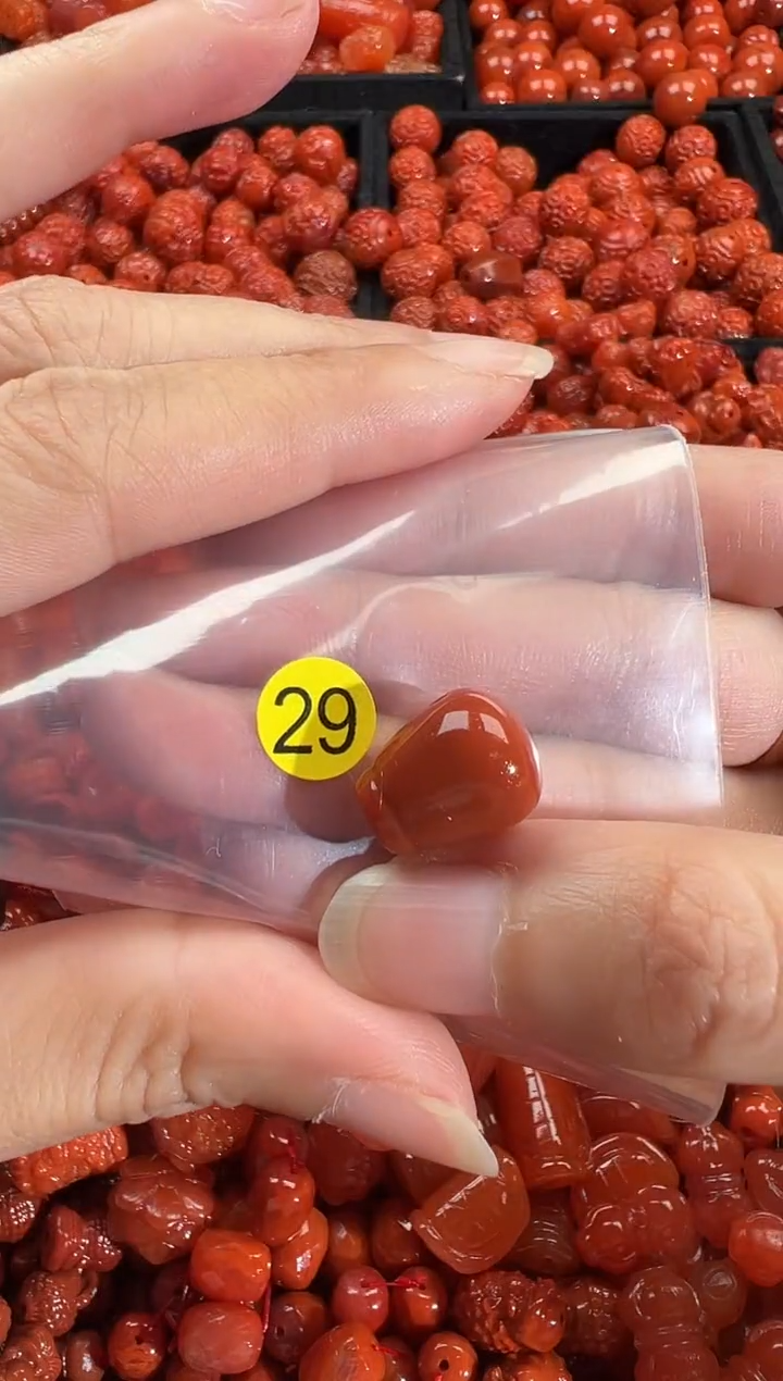 颈饰未镶嵌南红玛瑙1