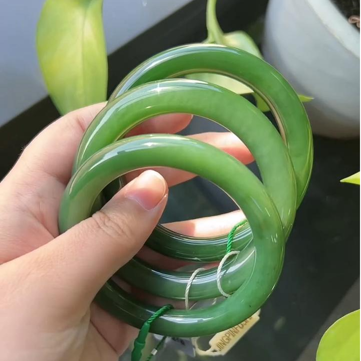 和田玉手镯一支(多样性发1件)  