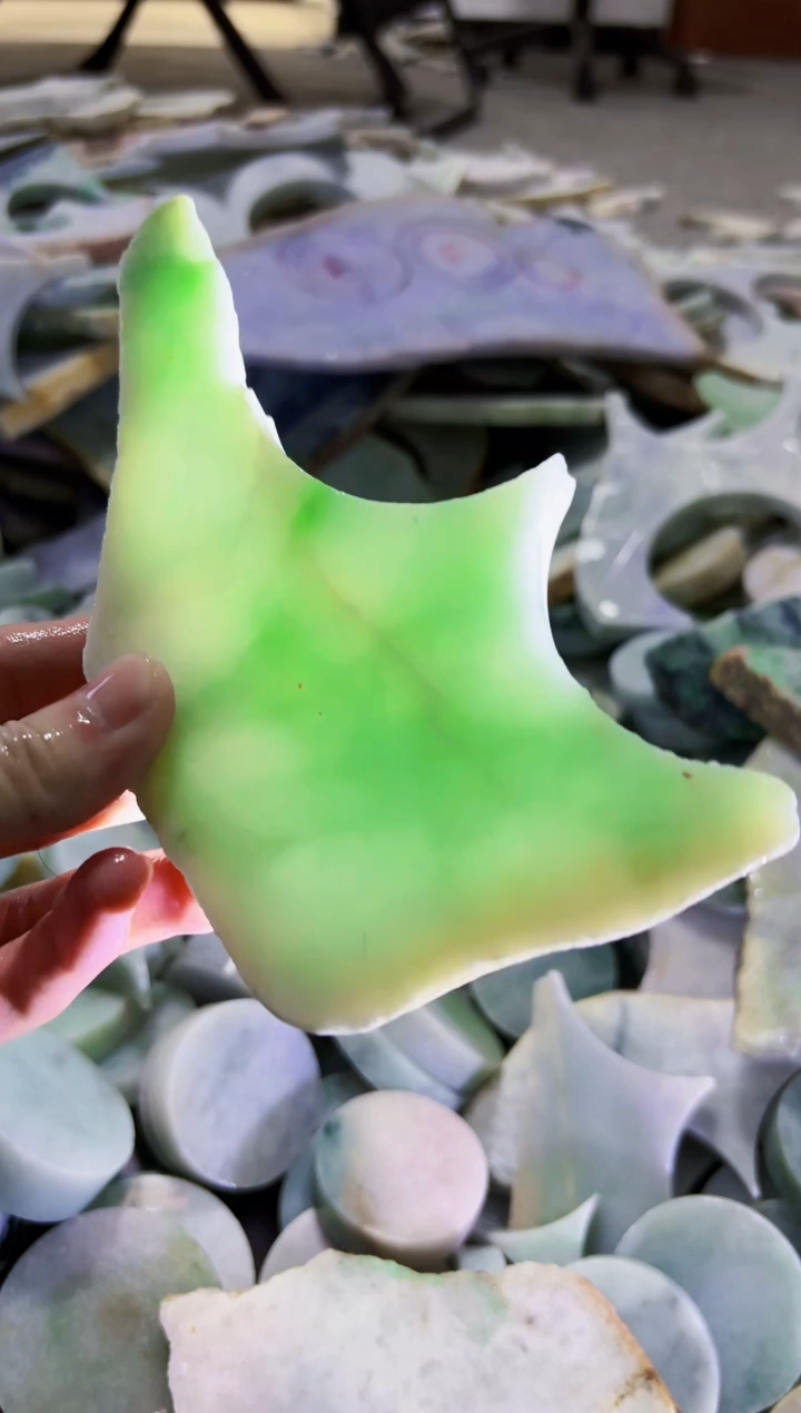 【闪购商品】翡翠颈饰未镶嵌A货吴玉300