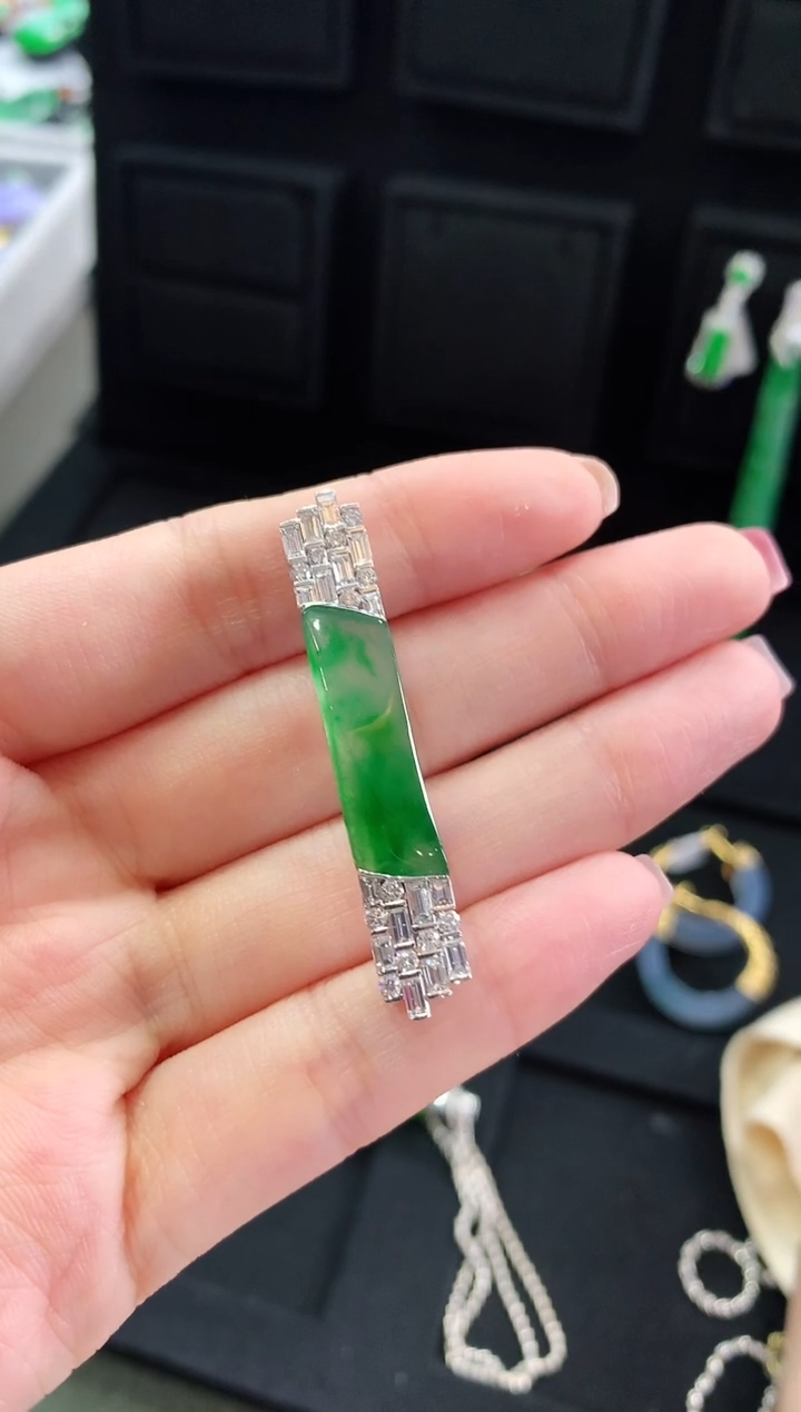 【闪购商品】翡翠吊坠(不含链)18K金镶嵌吊坠