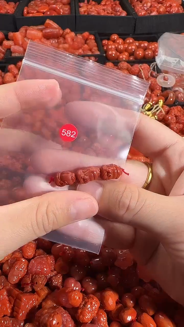 颈饰未镶嵌南红玛瑙1