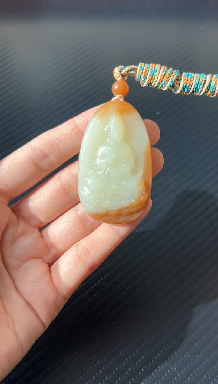 吊坠(赠链)未镶嵌和田玉若羌微色差吊坠