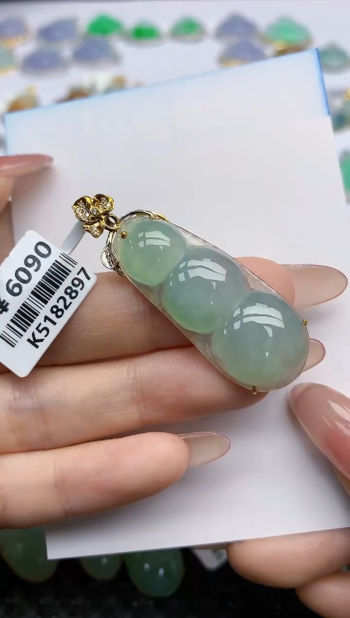 【闪购商品】翡翠挂件18K金镶嵌天然翡翠A货