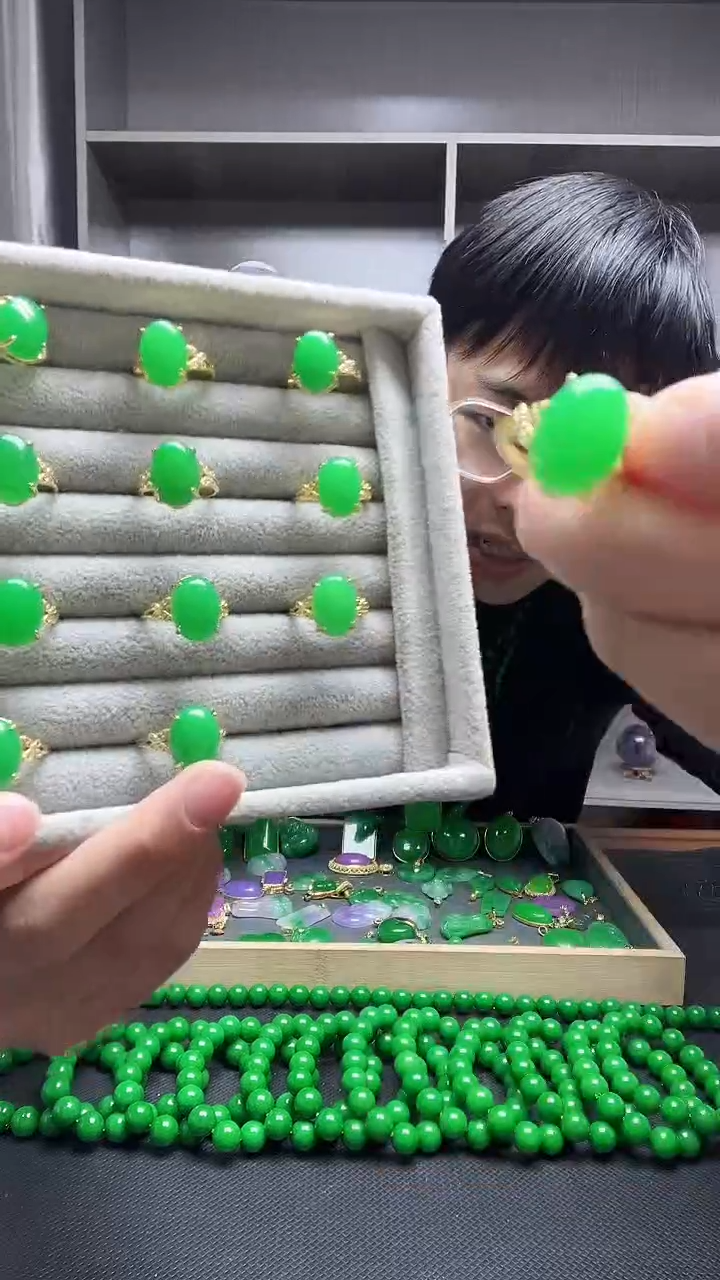 14K金镶嵌戒指翡翠戒指