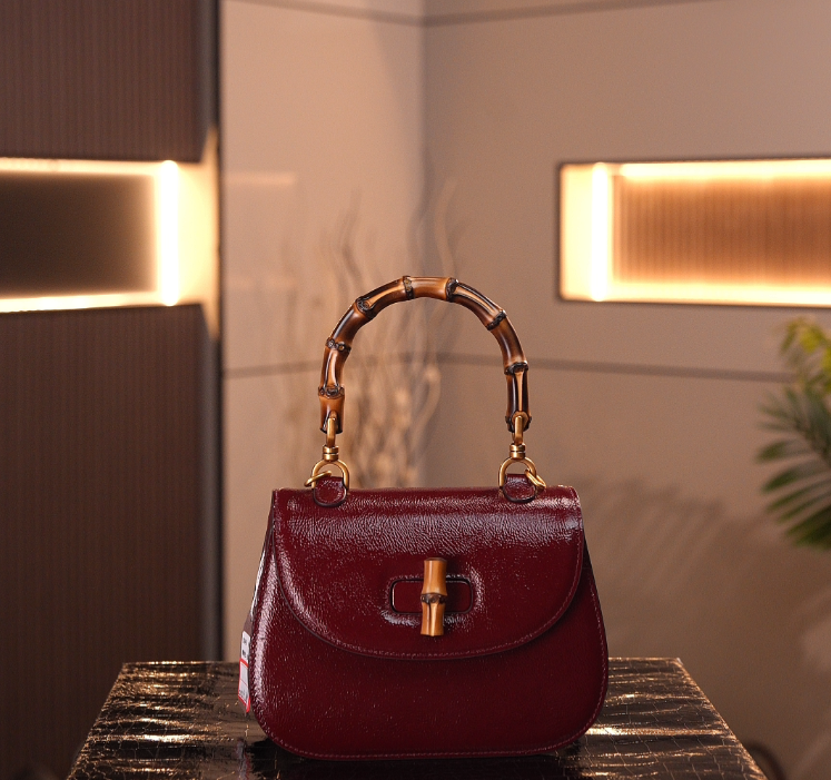 42（全新未拆封）轻奢时尚潮流气质单肩斜跨女士包包 19*8*16cm