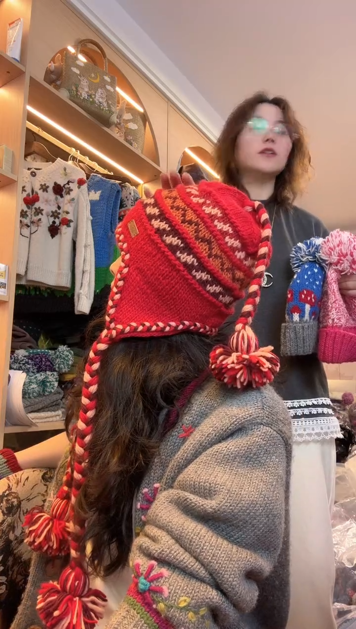 羊毛美利奴新年款红色大辫子护耳帽