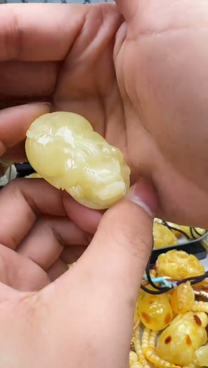 【闪购商品】琥珀裸石未镶嵌挂坠