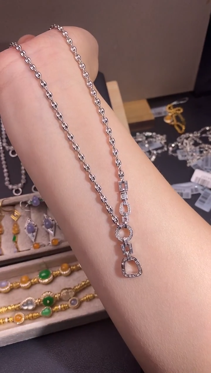 颈饰18K金镶嵌钻石项链