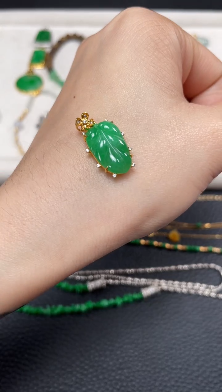 【闪购商品】翡翠吊坠(不含链)18K金镶嵌一个   JK261