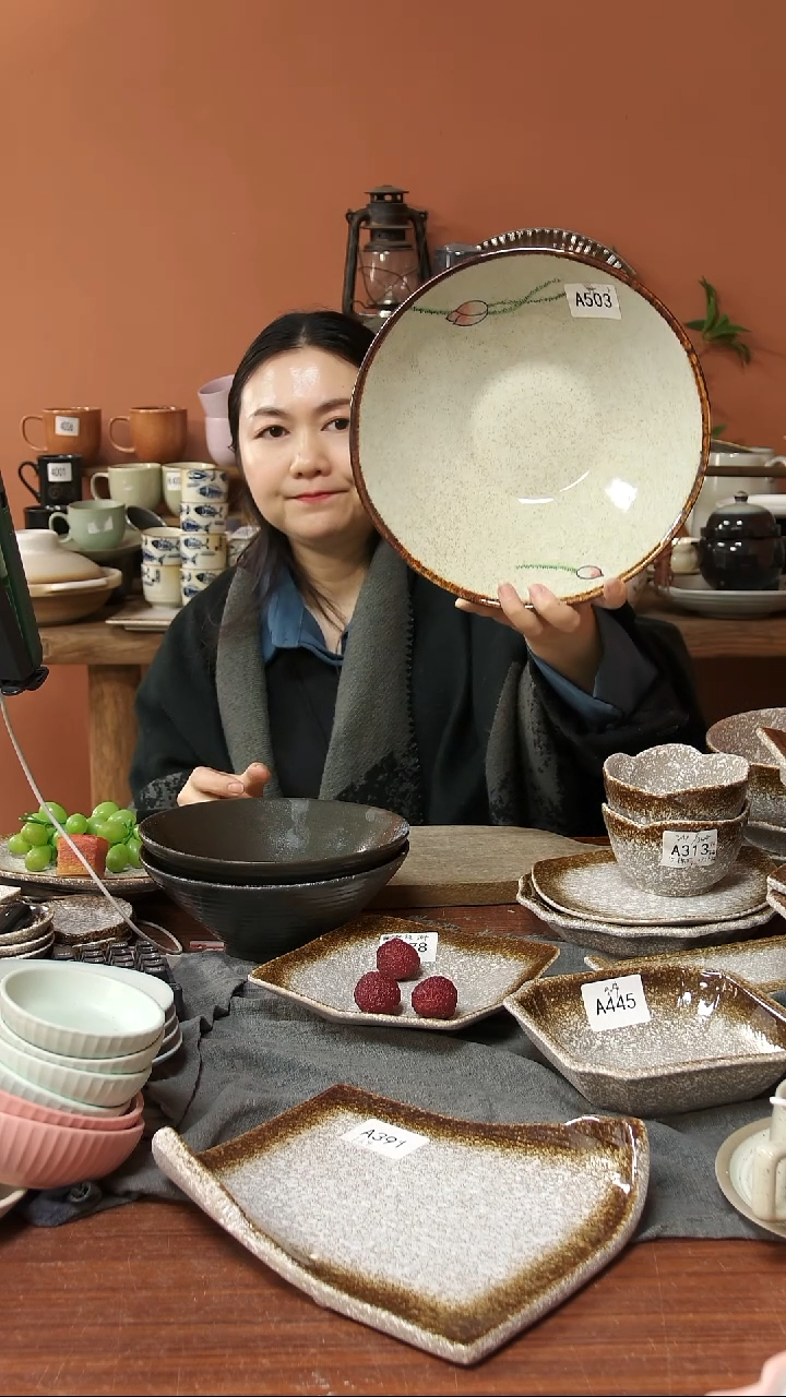 陶瓷A503 一只陶瓷手绘荷花大汤碗可能微瑕