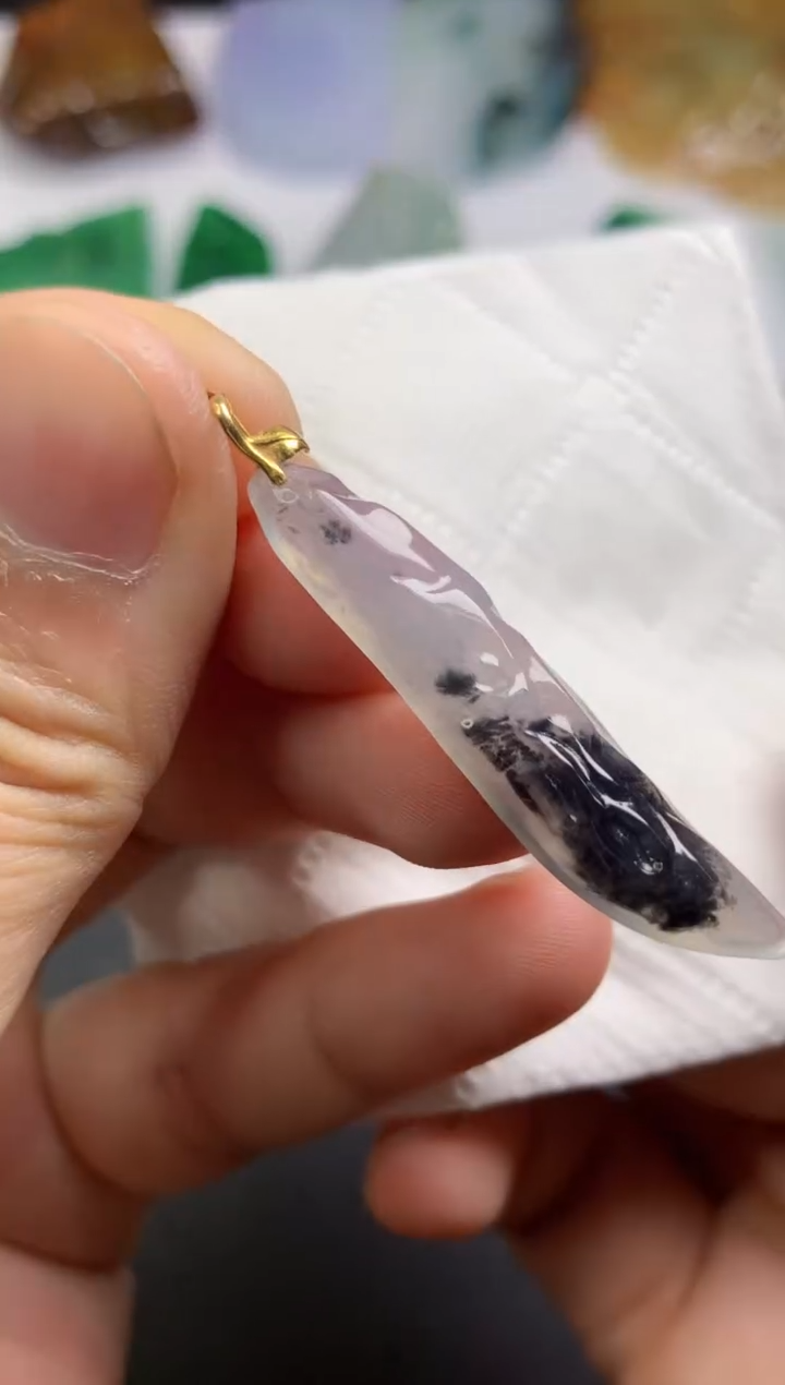 颈饰未镶嵌翡翠  