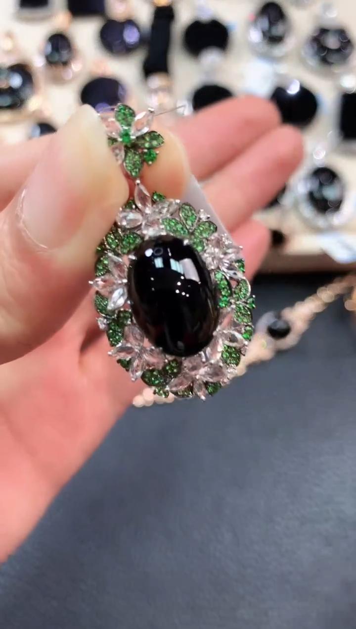 【闪购商品】翡翠吊坠(不含链)18K金镶嵌n94       