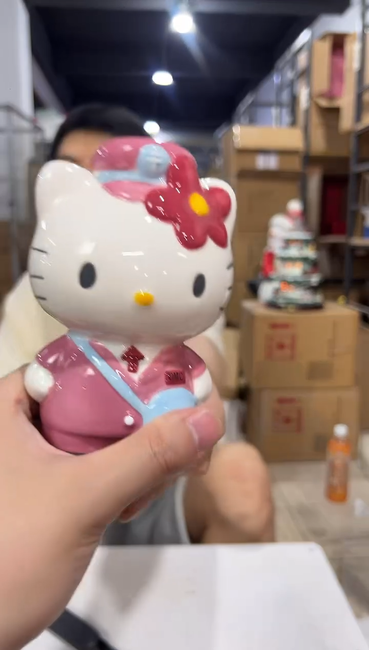 瓷片粉色邮递员kt存钱罐