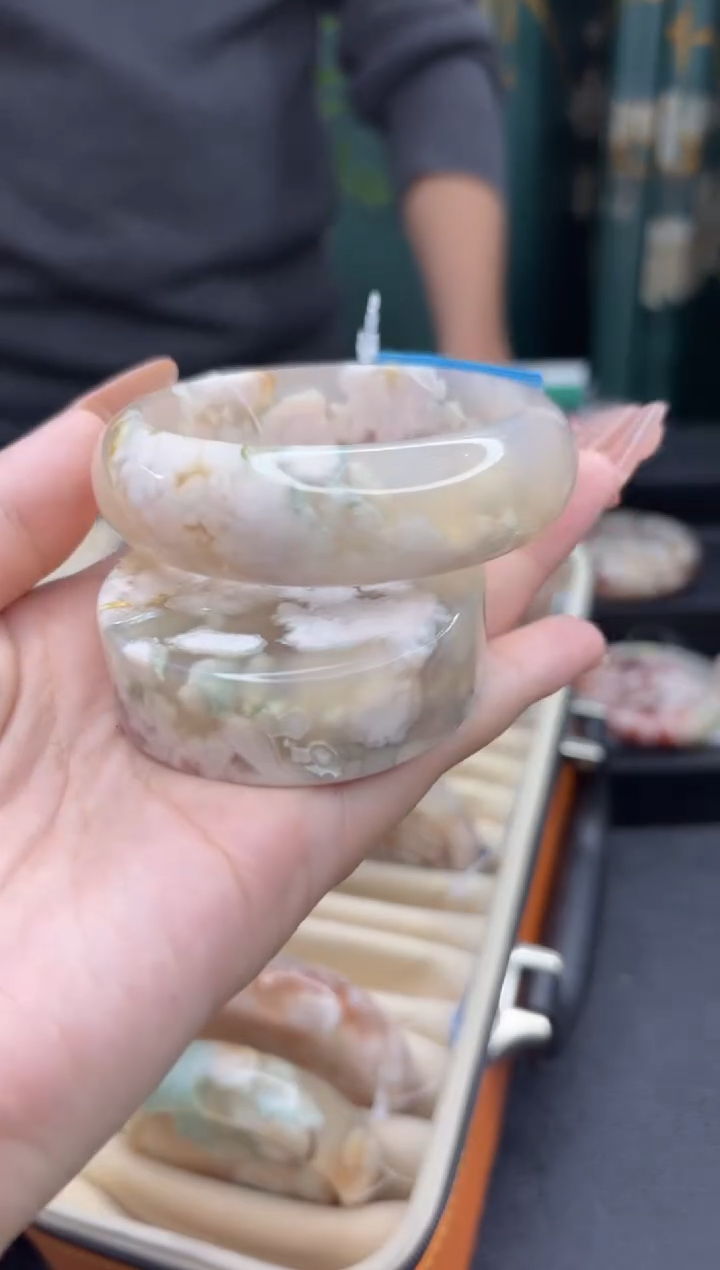 【闪购商品】石英质玉手镯未镶嵌597（57圈赠送镯心）