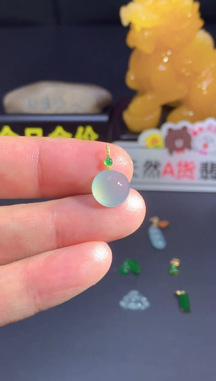 翡翠18K金镶嵌颈饰