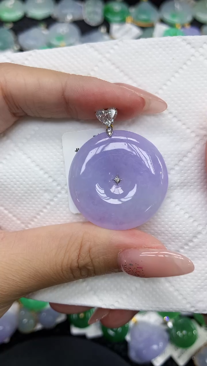 颈饰18K金镶嵌翡翠铭***?1111111111