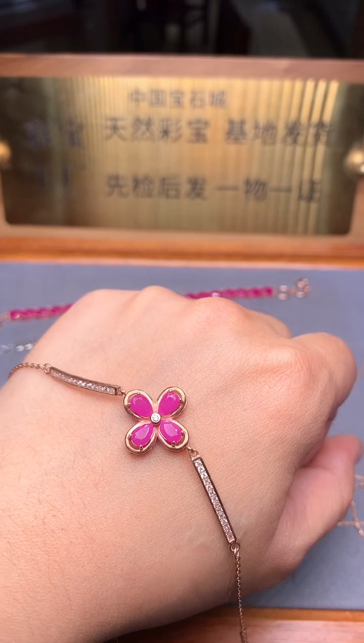 【闪购商品】红宝石手链银S925镶嵌........