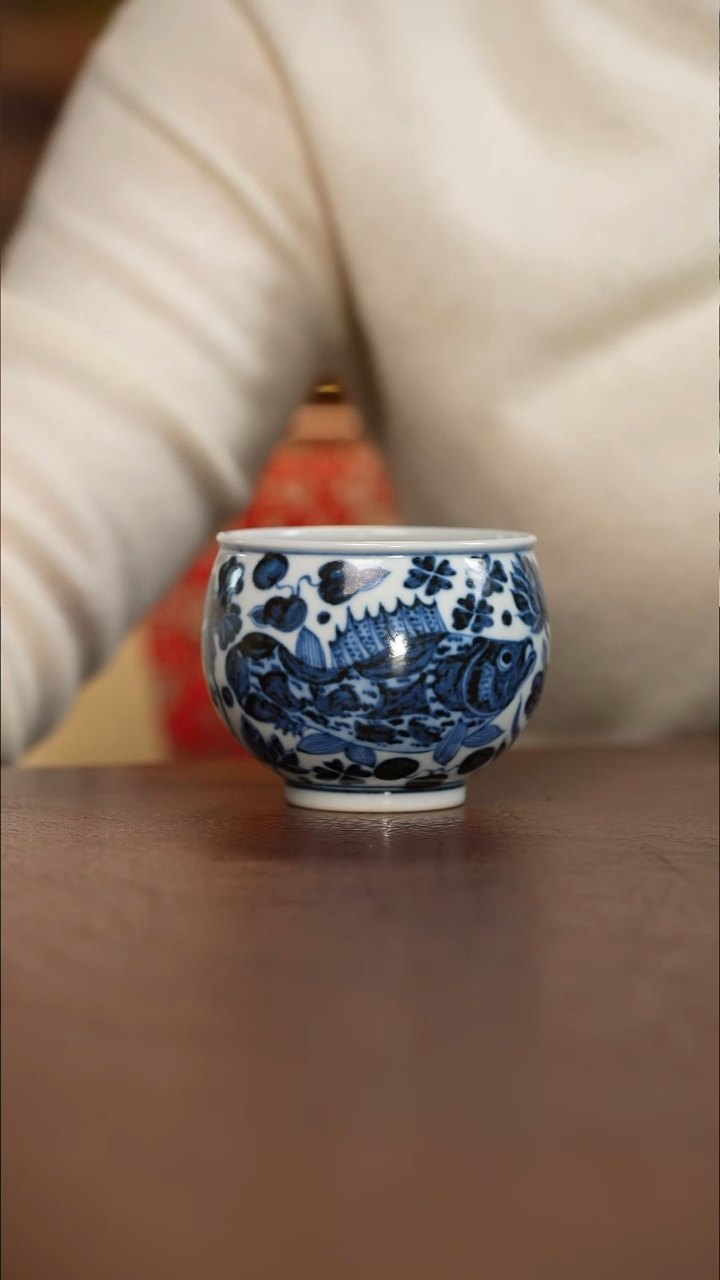 元青花双鱼藻纹缸杯