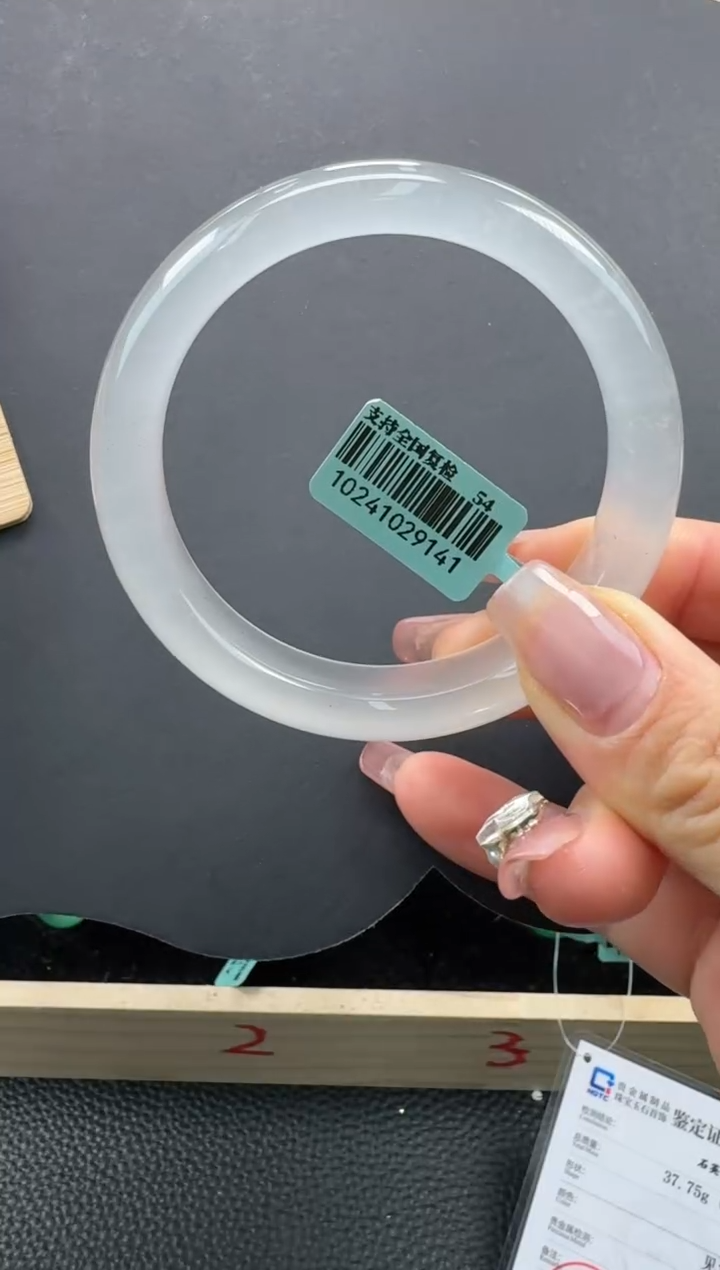 【闪购商品】石英质玉手镯未镶嵌口径54