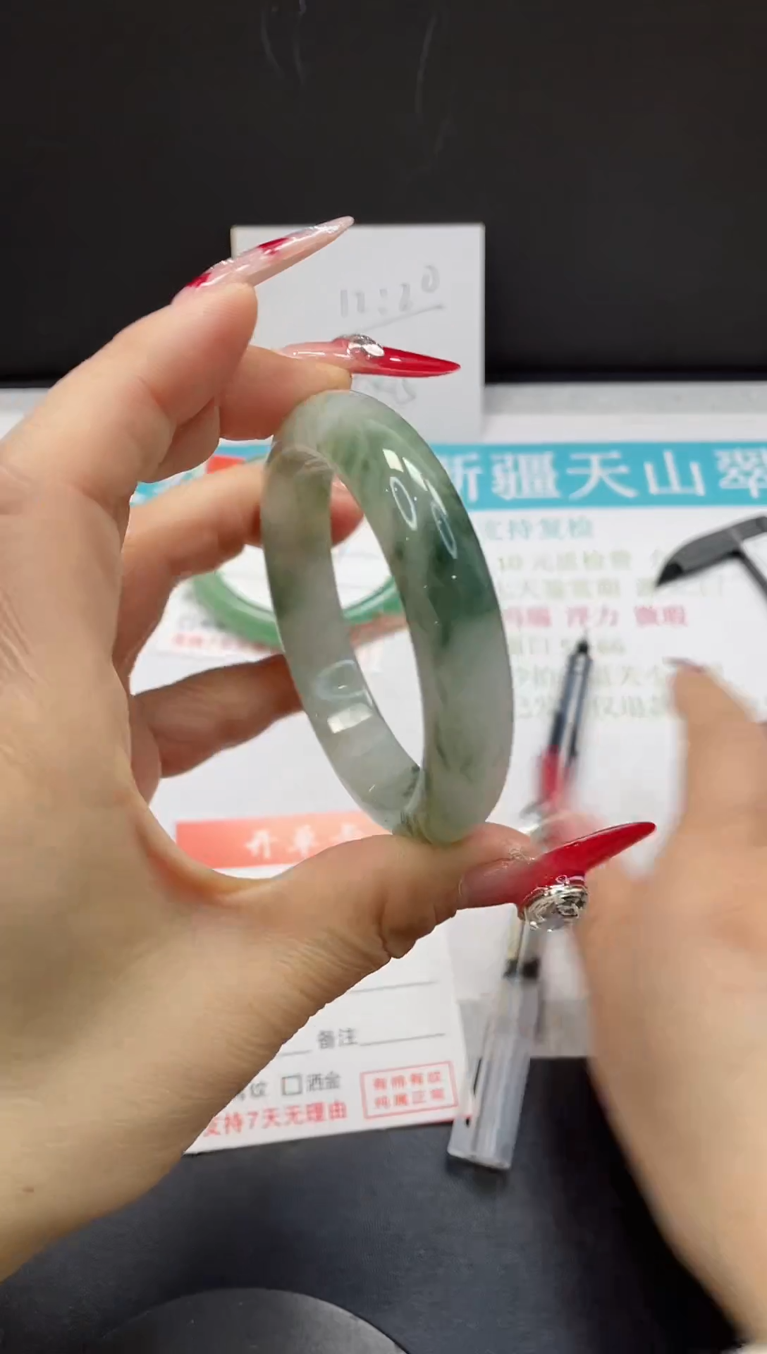 【闪购商品】石英质玉手镯未镶嵌10