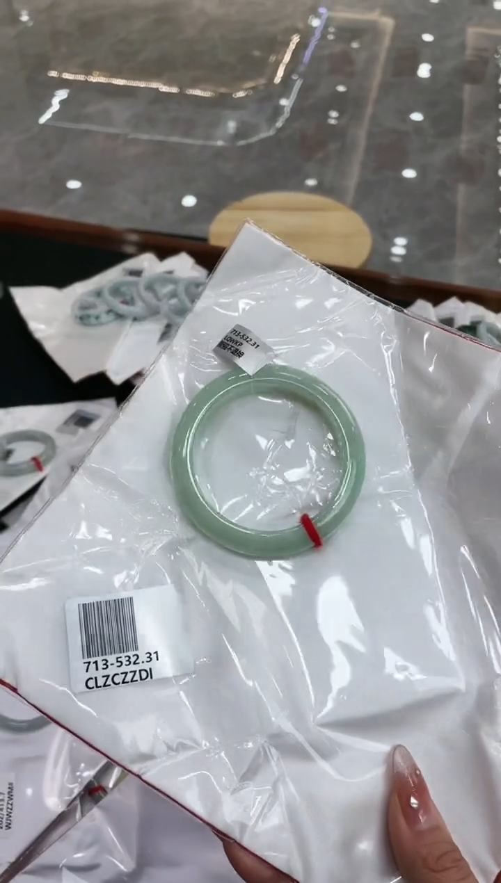 【闪购商品】翡翠手镯未镶嵌lcg镯713-532.31