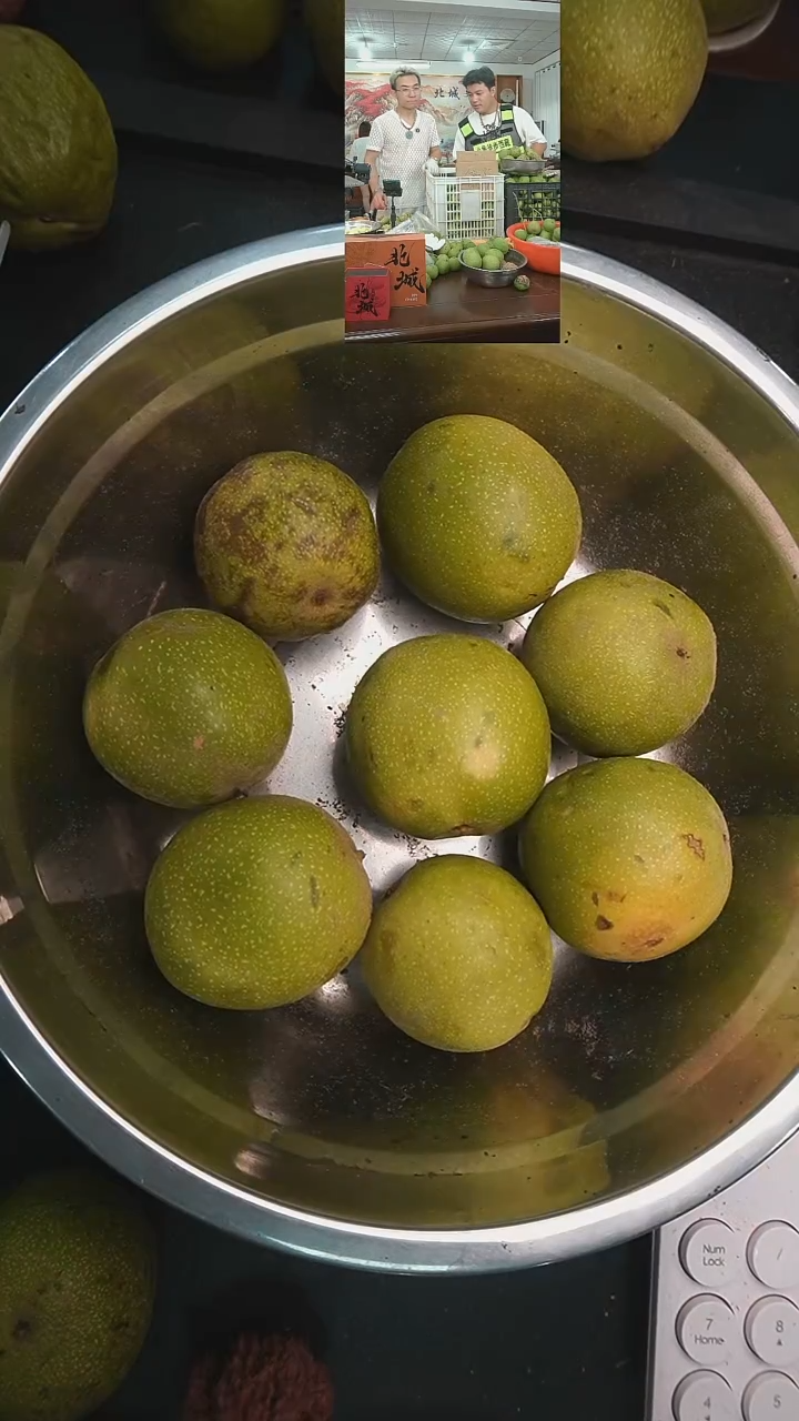 文玩核桃把件青皮盘8个（售出不退不换）