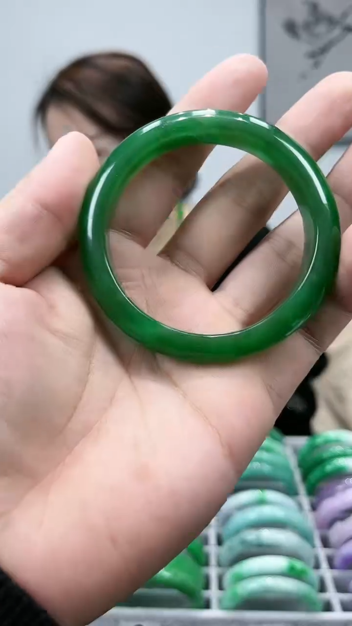 【闪购商品】砖雕s36 蜡阳绿手镯 圈口58