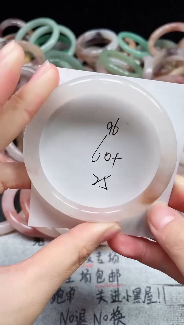 未镶嵌手镯石英质玉96