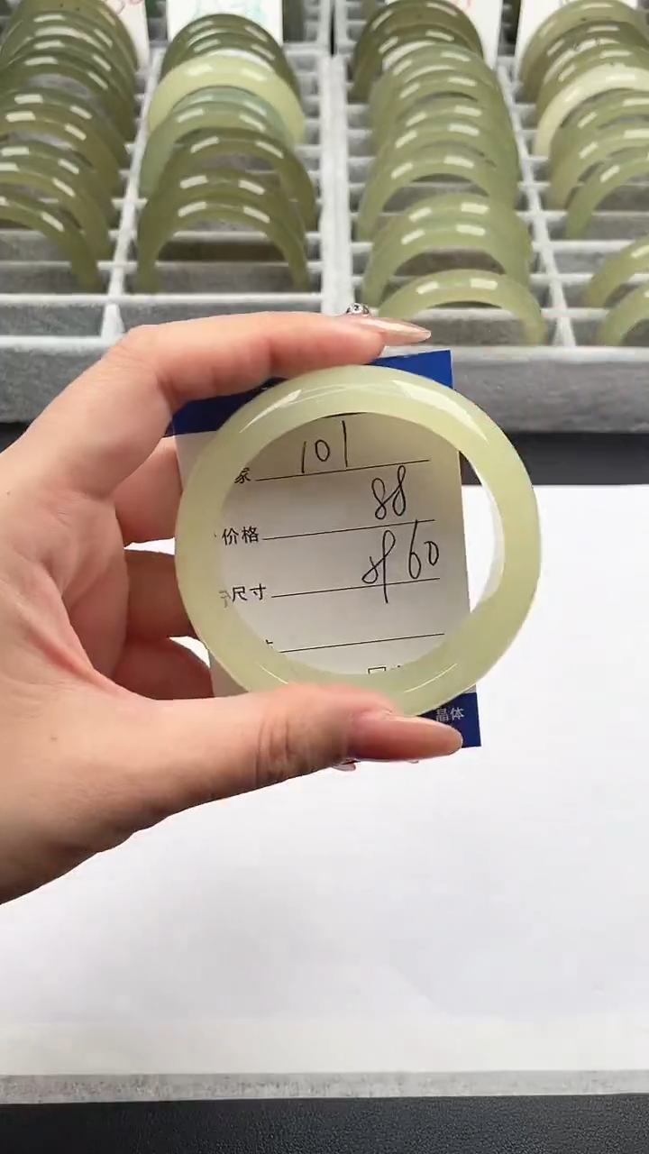 未镶嵌手镯石英质玉浓蜂蜜