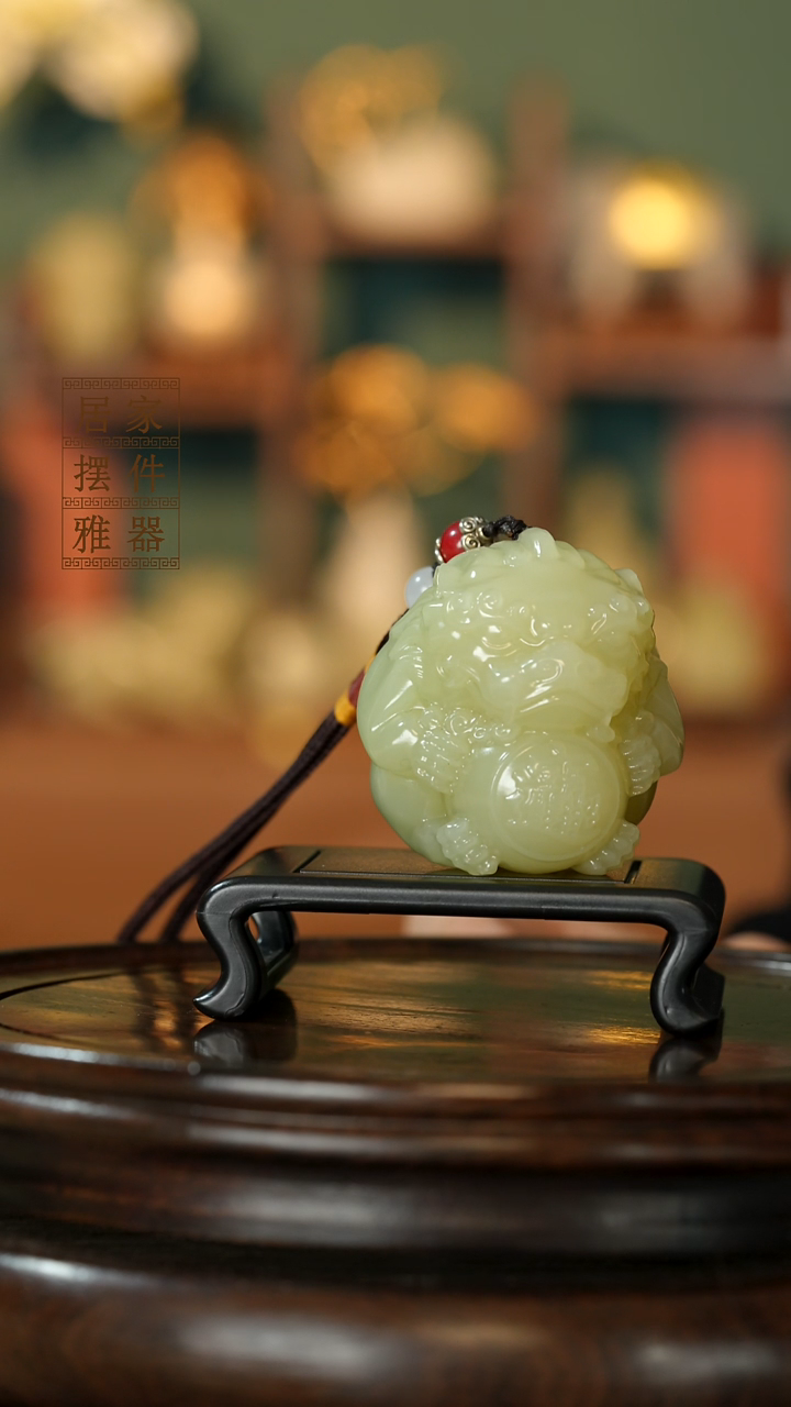 玉《貔貅抱球》摆件