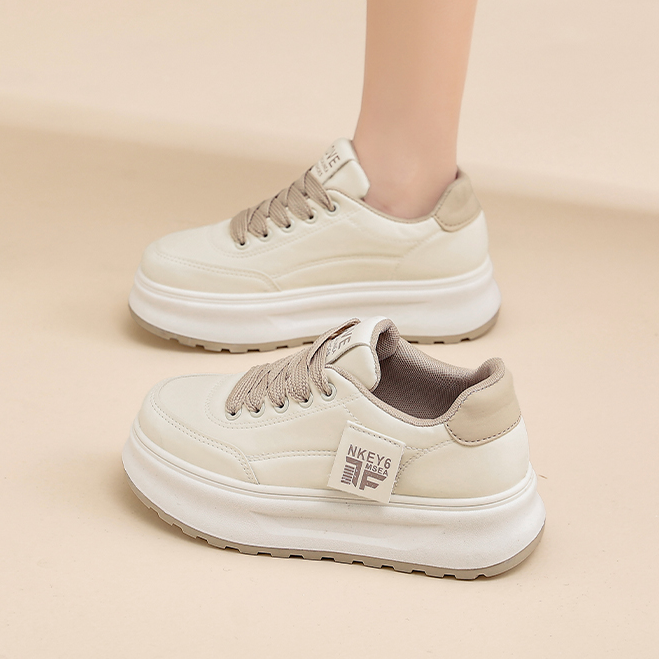 2025年春季新款小白鞋休闲轻便板鞋厚底时尚女鞋ins韩版百搭鞋子