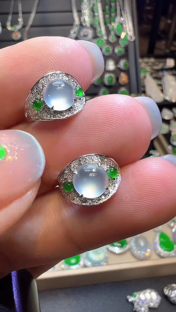 翡翠18K金镶嵌耳饰蛋面