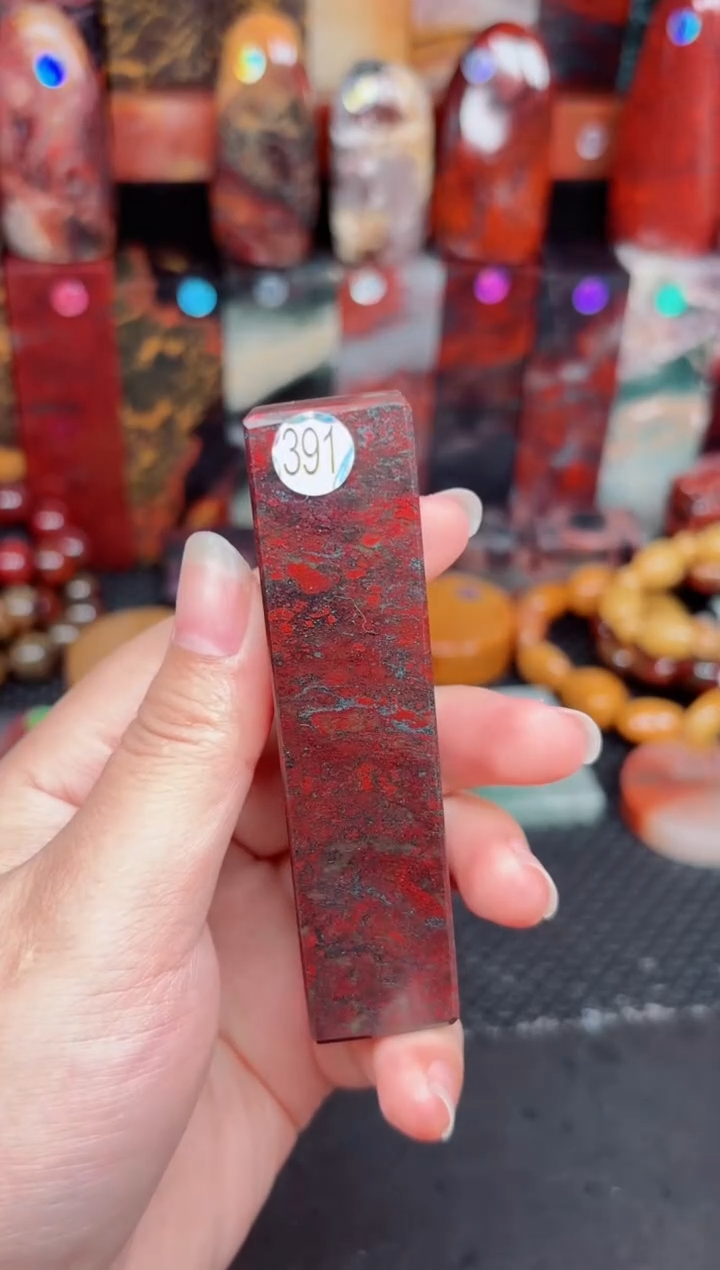玉桂林鸡血玉印章摆件391