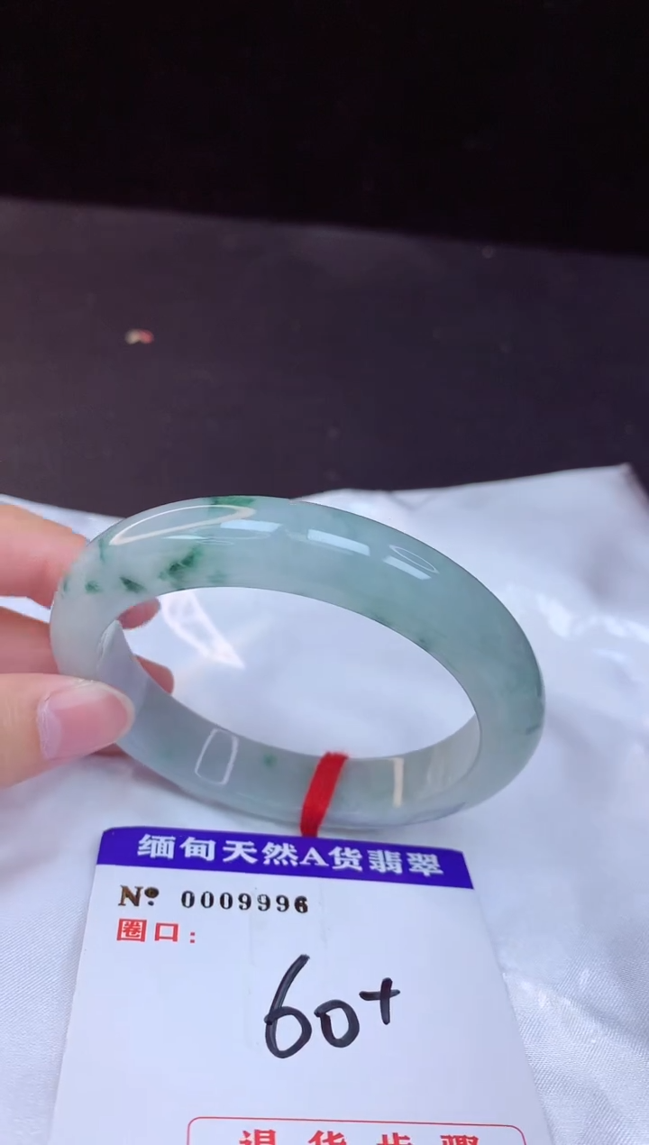 【闪购商品】翡翠手镯未镶嵌60+             