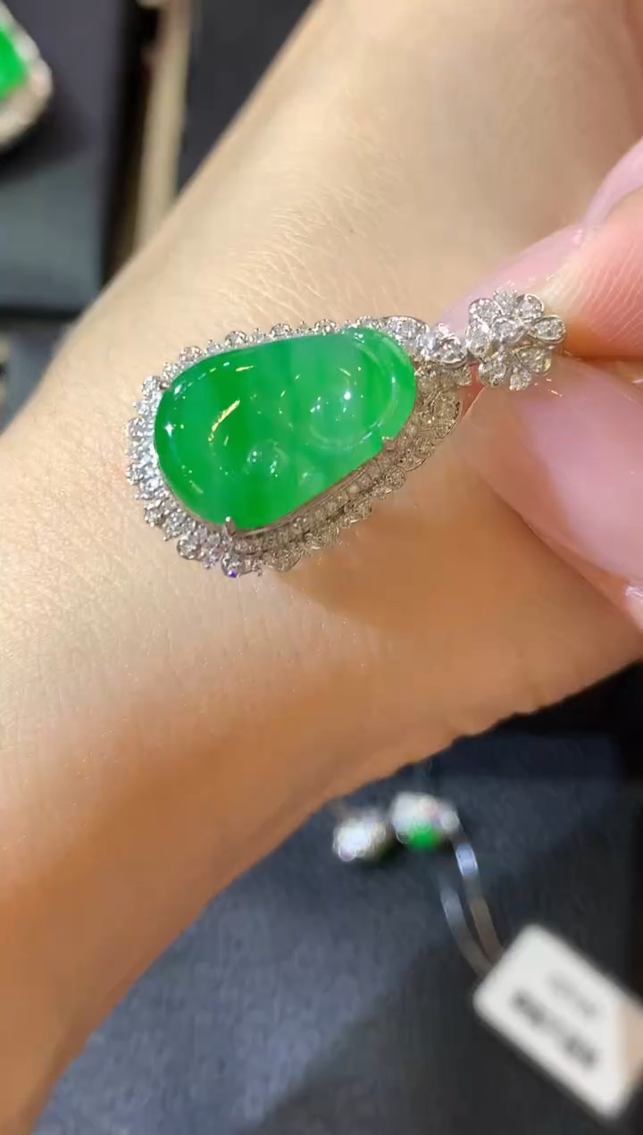 【闪购商品】翡翠18K金镶嵌吊坠(不含链)W47 
