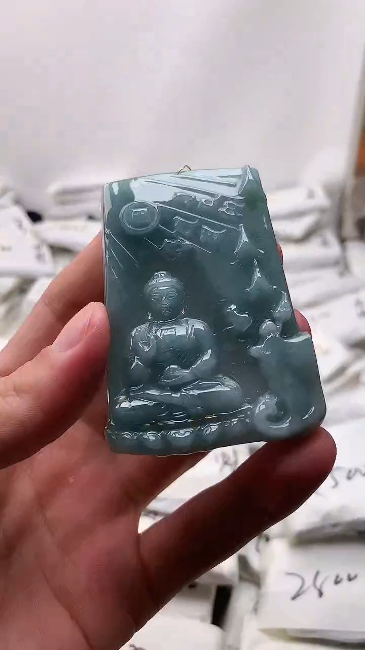 翡翠未镶嵌颈饰阿弥